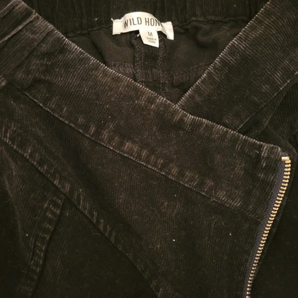 Wild Honey Corduroy Zip Up Mini Skirt - Black Size Medium - Picture 3 of 4